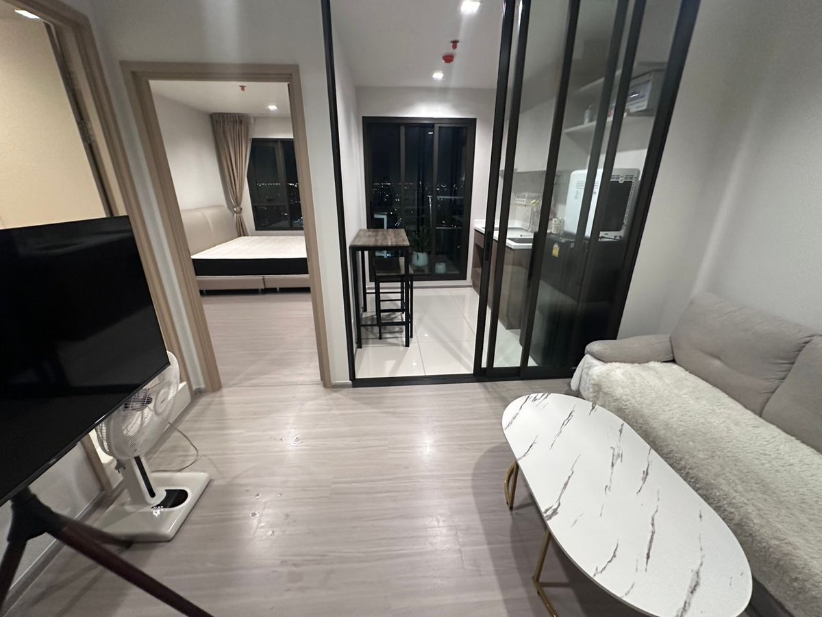 For RentCondoThaphra, Talat Phlu, Wutthakat : The room is available for rent. Life Sathorn Sierra, size 33 sqm, high -class view, inquiries and appointments.