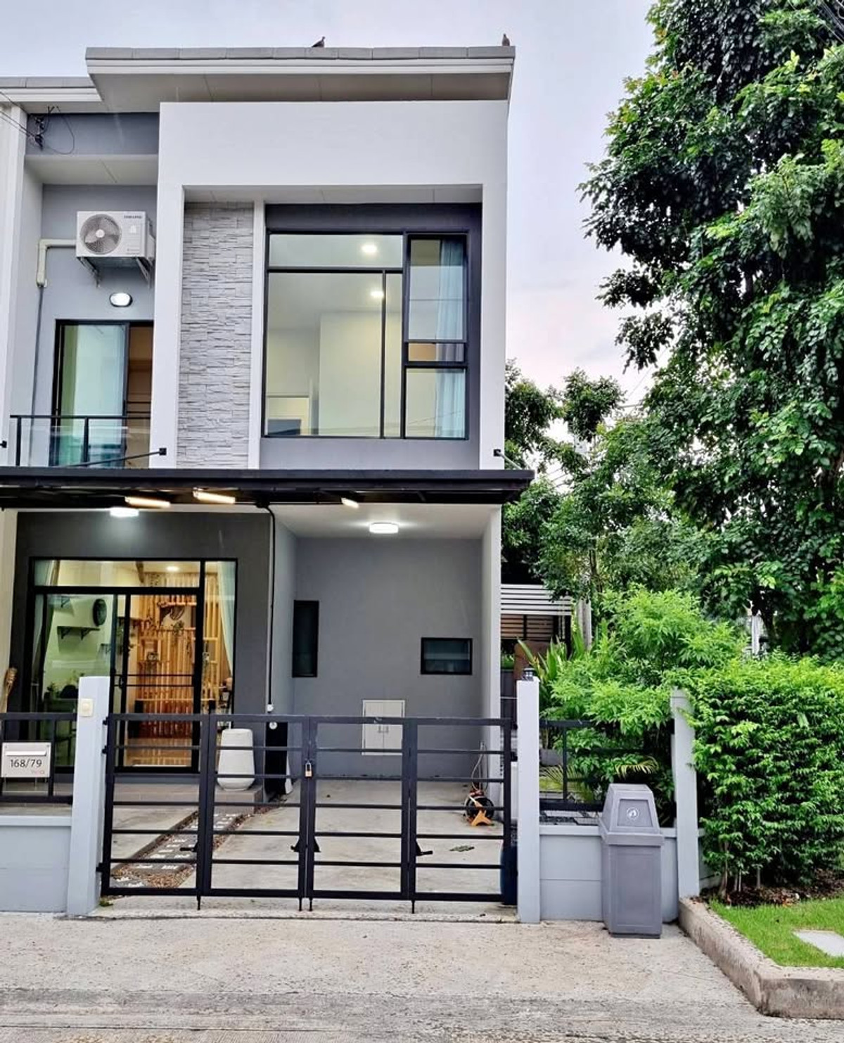 For RentHouseNawamin, Ramindra : 2-story townhome for rent, Permsin Road, near Phahonyothin Road / Watchapol / Sukhapiban 5 
 

