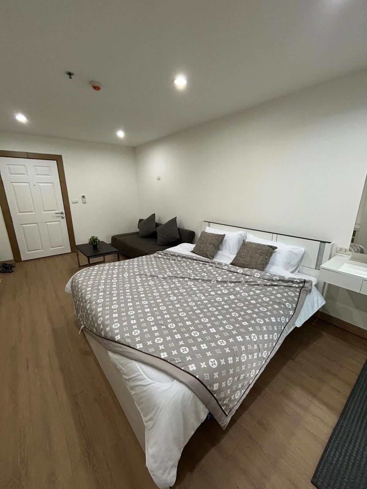 For RentCondoPhuket : The View Suanluang - Studio Room for Rent