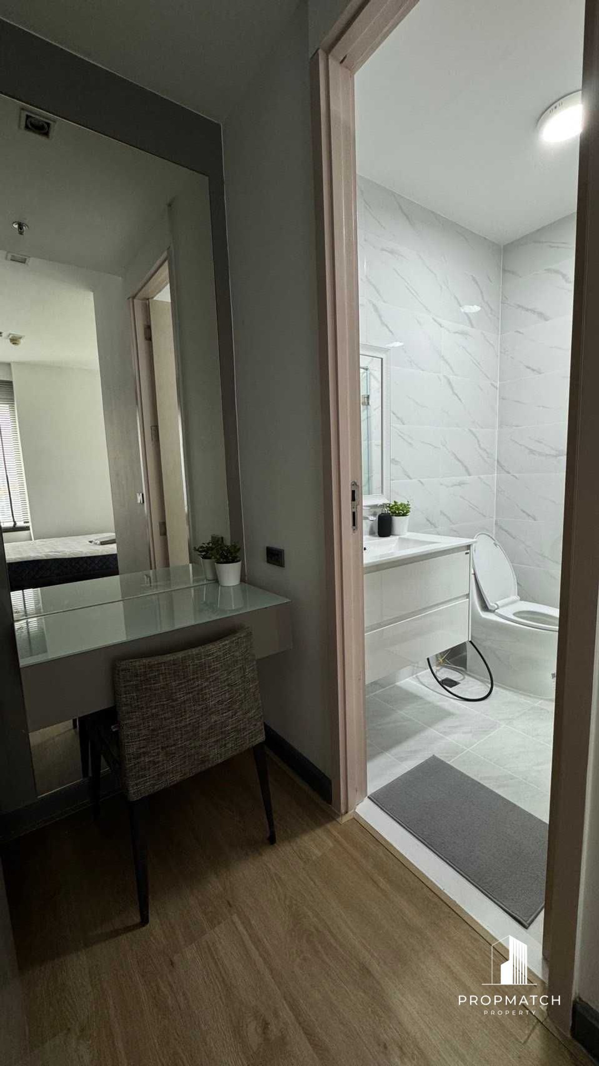 For SaleCondoRatchathewi,Phayathai : The best deal condo for sale in Pet Friendly M Phayathai (1 Bedroom 1 Bathroom) near the monument train.