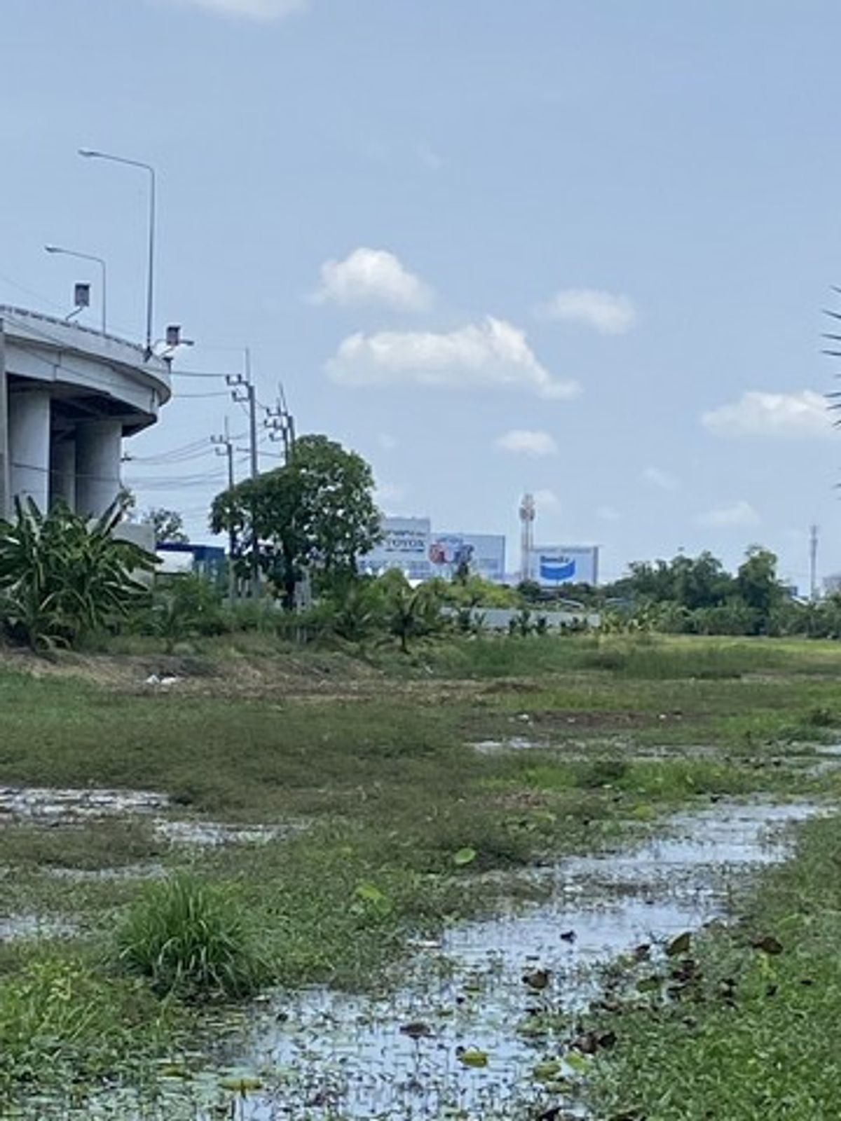 ขายที่ดินลาดกระบัง สุวรรณภูมิ : HR2432ขายที่ดิน 25 ไร่เศษ ย่านลาดกระบัง ใกล้สถานีขนส่งสินค้าร่มเกล้า เหมาะทำคลังสินค้า เดินทางสะดวก