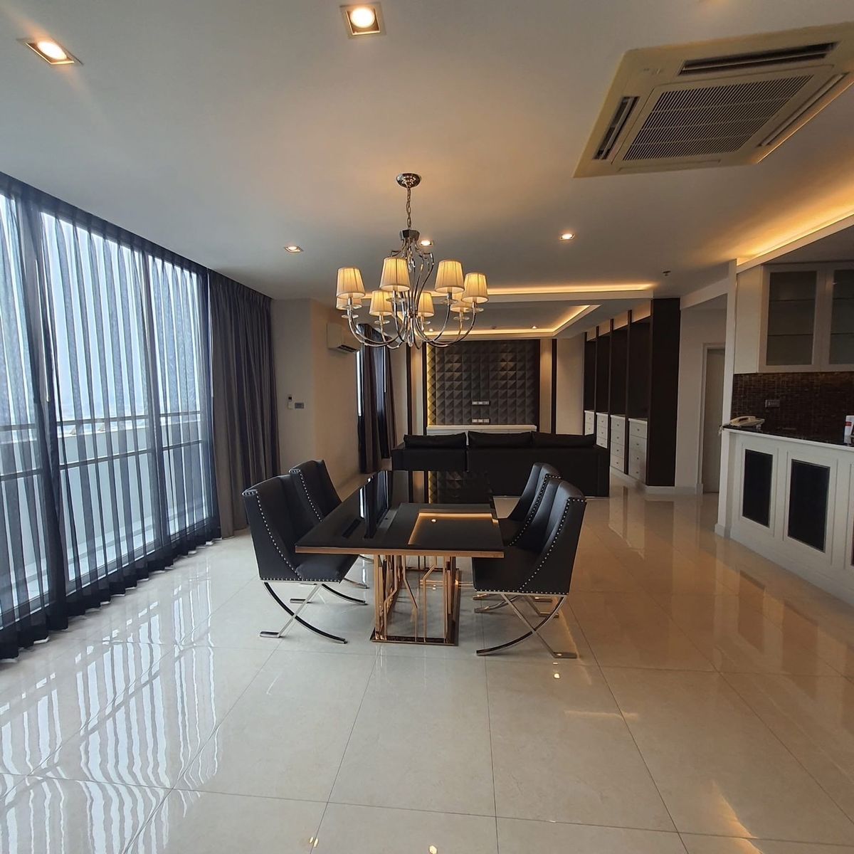 ให้เช่าคอนโดพัฒนาการ ศรีนครินทร์ : The Four Wings Residence Srinakarin ห้องพักสุดหรู Penthouse Duplex 2 ชั้น