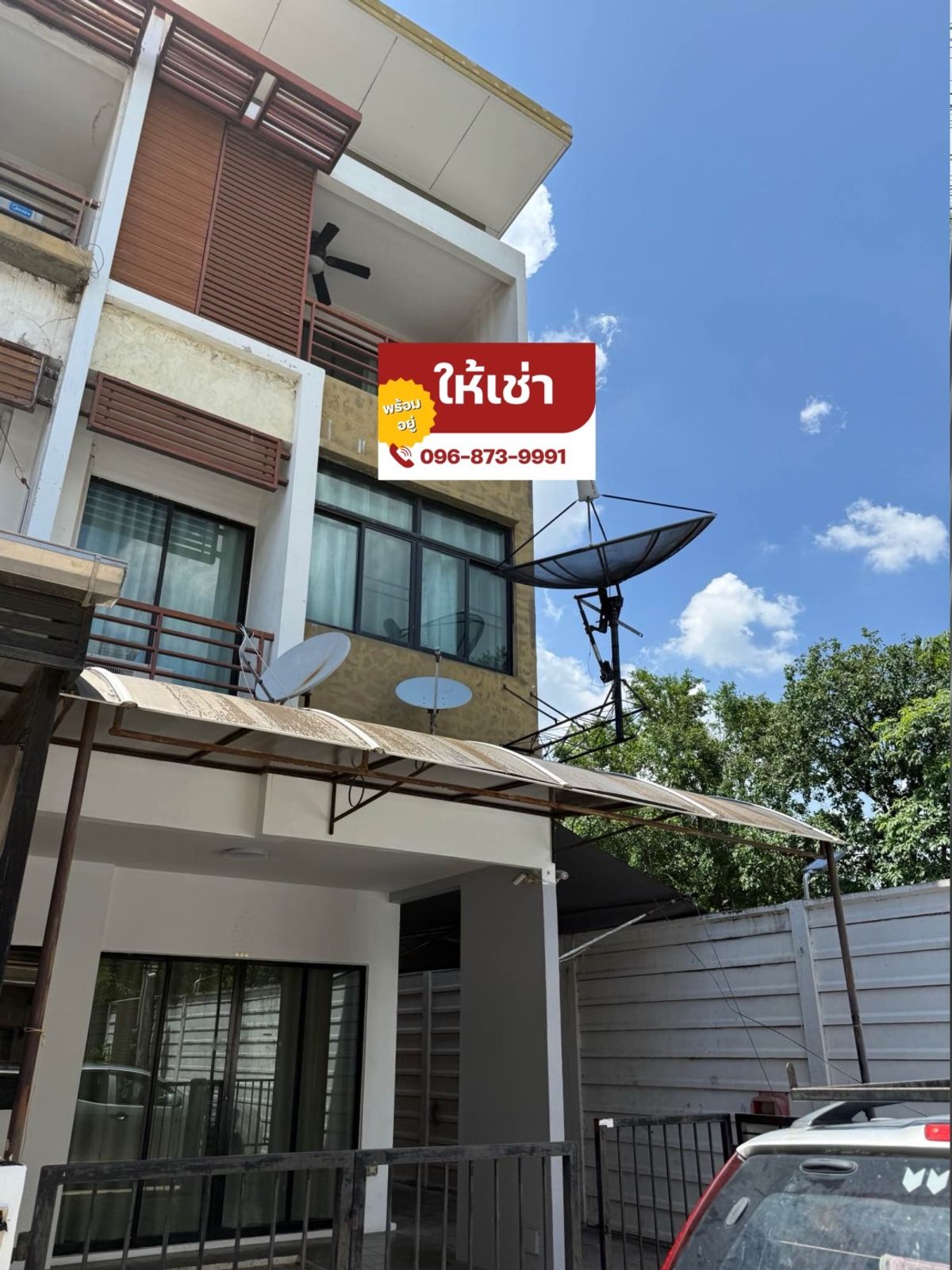 ให้เช่าบ้านนวมินทร์ รามอินทรา : ให้เช่าทาวน์โฮม 3 ชั้นหลังริม ติดเพลินนารี่ มอลล์ ใกล้รถไฟฟ้าสายสีชมพู สถานีวัชรพล ใกล้ทางด่วนฉลองรัช ในระยะ 1.5 กม.