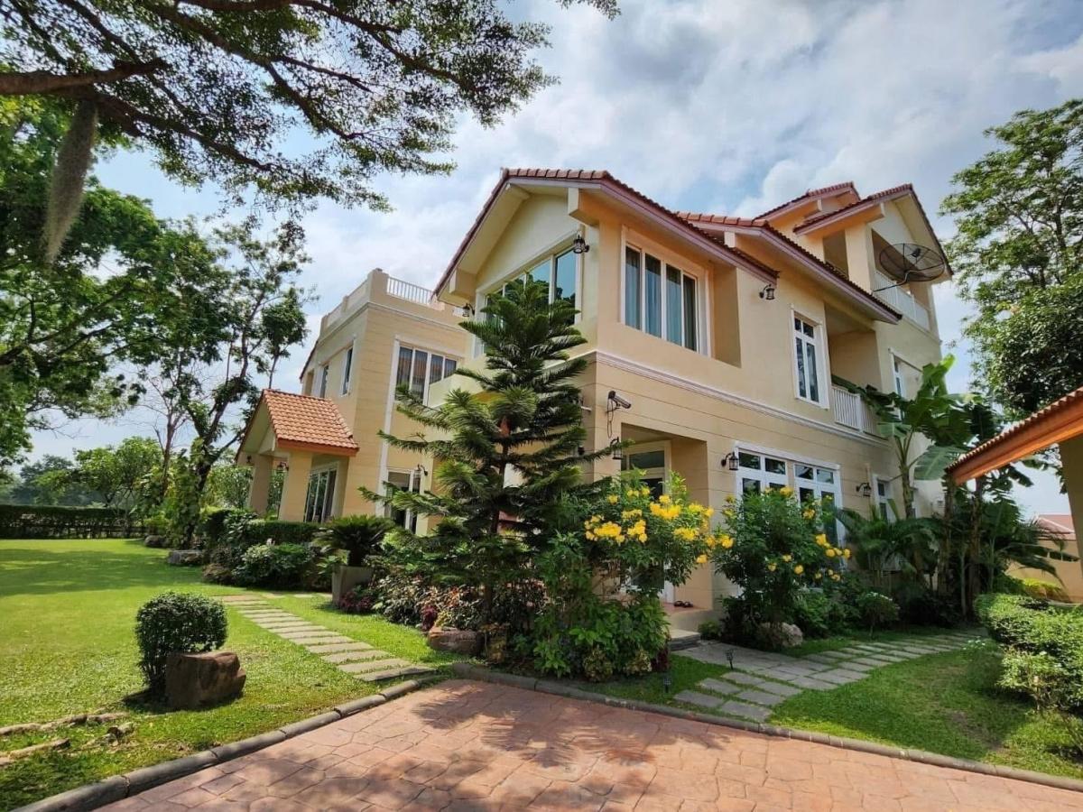 ให้เช่าบ้านบางนา แบริ่ง ลาซาล : หมู่บ้าน Lakewood Bangna 北揽高尔夫球场旁大面积别墅出租