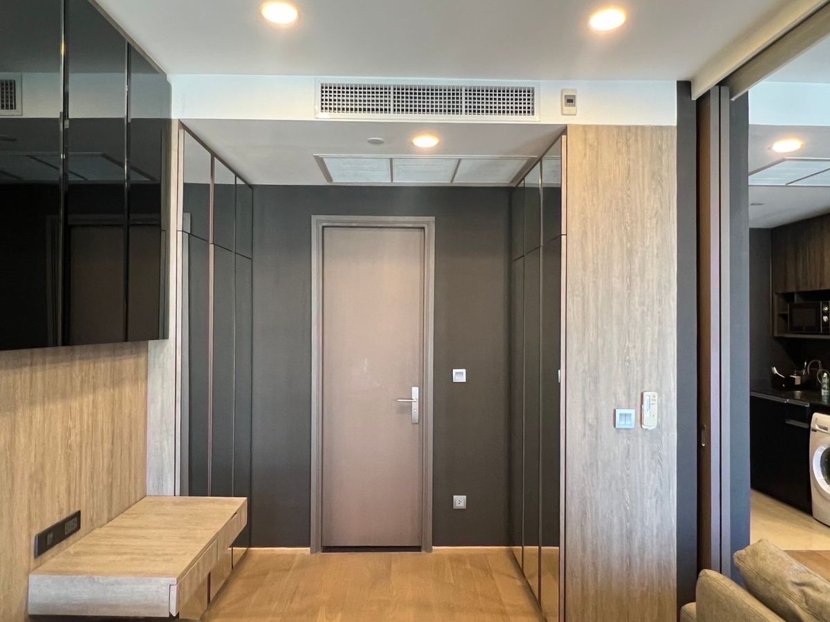 ให้เช่าคอนโดสยาม จุฬา สามย่าน : For Rent!! Ashton Chula - Silom Rent Price!! 25,000฿ per month❤️‍🔥1 Bedroom size 34 sq.m. Contract Aomam (agent) Tel./Line id : 0955871692 WhatsApp : +66 95 587 1692
