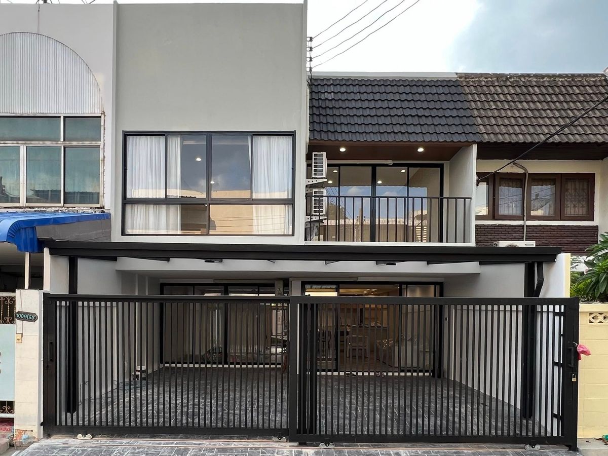 ให้เช่าทาวน์โฮมสุขุมวิท อโศก ทองหล่อ : Luxury Renovated Townhouse with Private Onsen – Ekkamai 22 / Pridi Banomyong 41