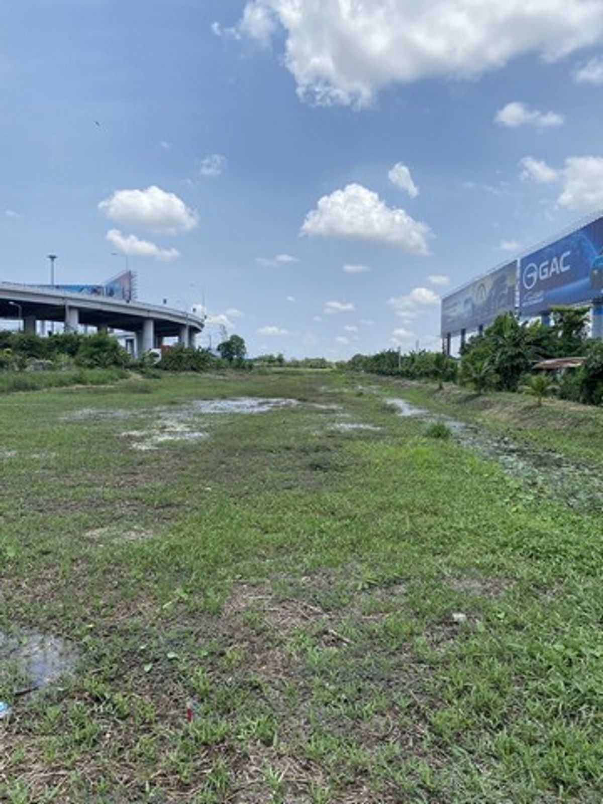 ขายที่ดินลาดกระบัง สุวรรณภูมิ : HR2432ขายที่ดิน 25 ไร่เศษ ย่านลาดกระบัง ใกล้สถานีขนส่งสินค้าร่มเกล้า เหมาะทำคลังสินค้า เดินทางสะดวก