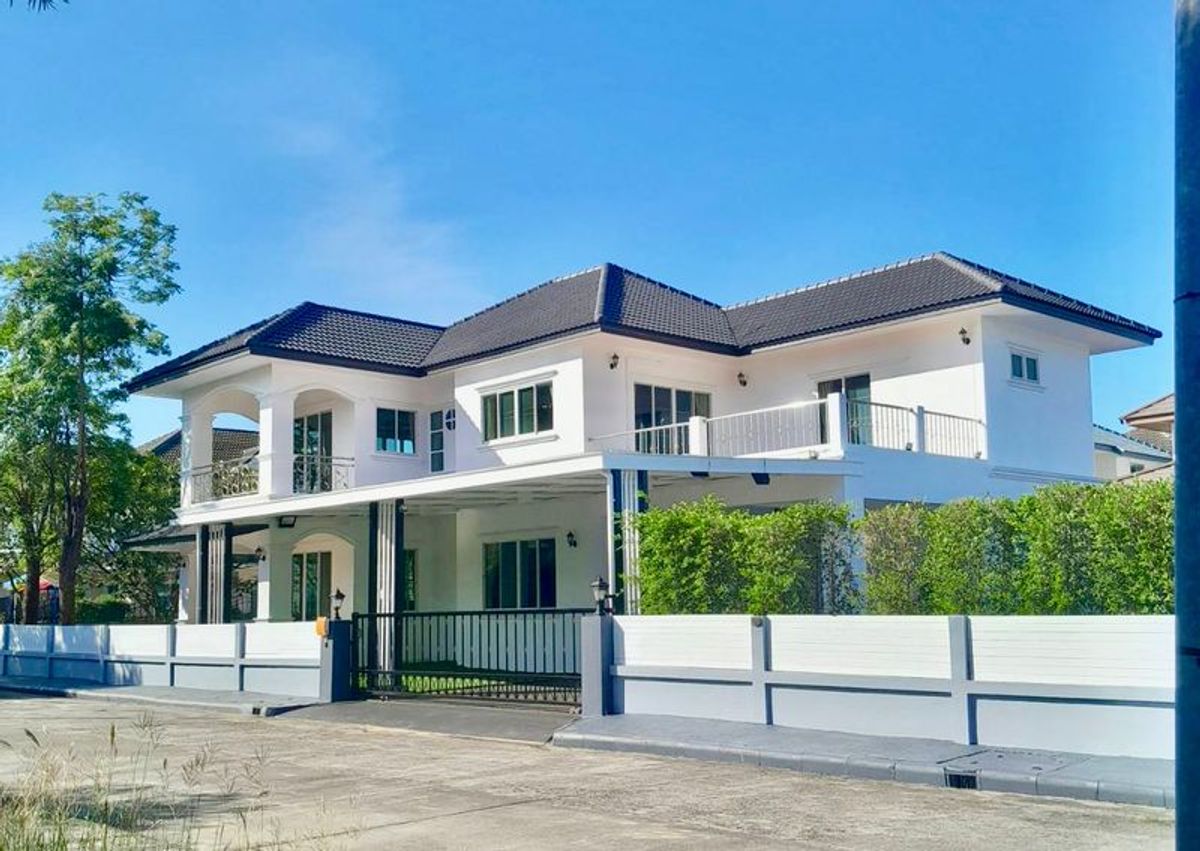ให้เช่าบ้านเชียงใหม่ : 清迈豪华双层泳池别墅三环路 🏡 For Sale / Rent: Luxury 2-Story Pool Villa