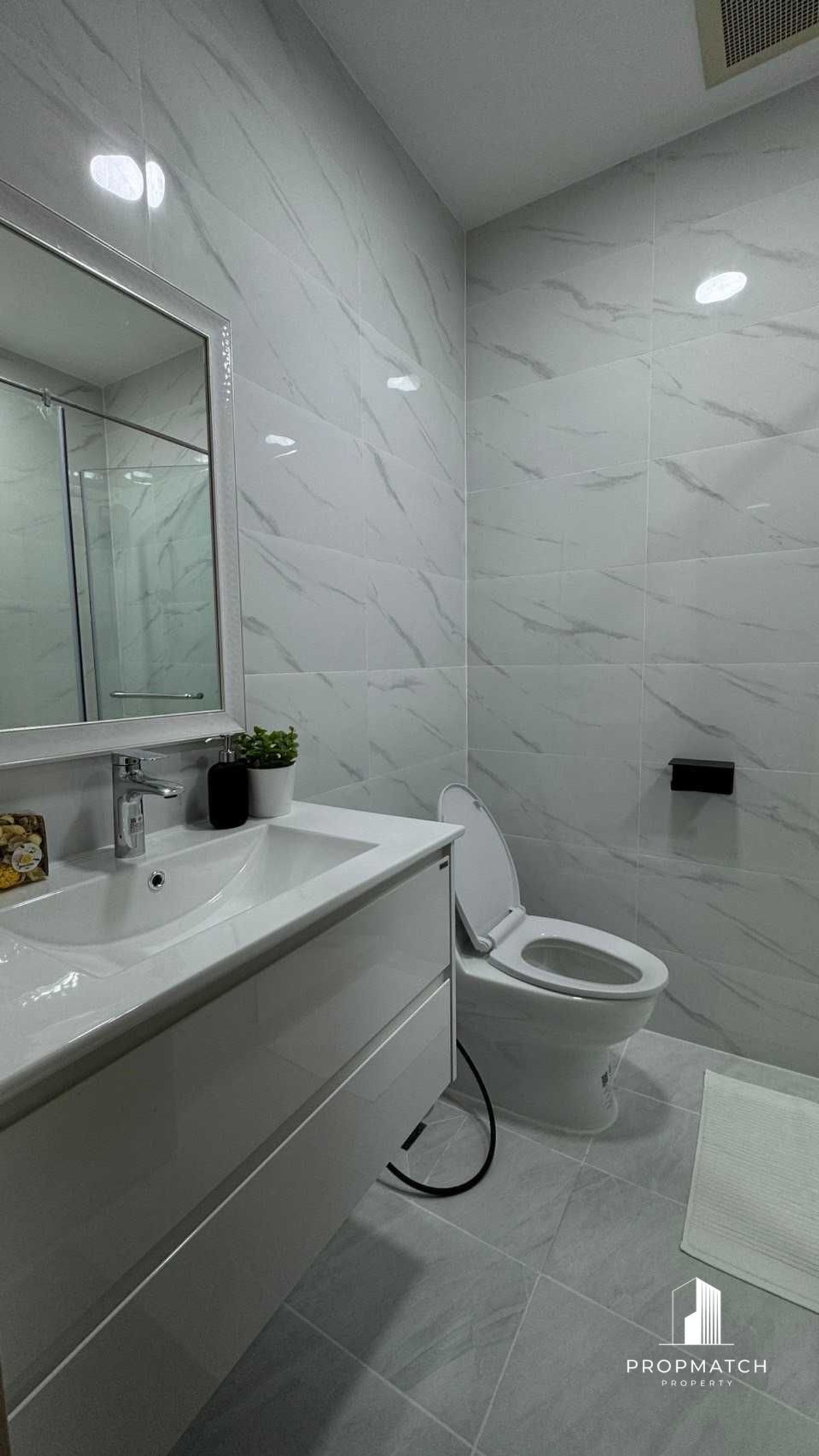 For SaleCondoRatchathewi,Phayathai : The best deal condo for sale in Pet Friendly M Phayathai (1 Bedroom 1 Bathroom) near the monument train.