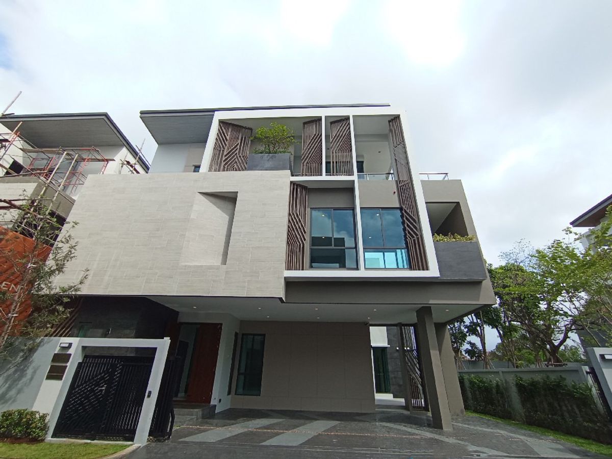ขายบ้านเกษตร นวมินทร์ ลาดปลาเค้า : ขายบ้านเดี่ยวหรู โซนด้านหลัง CDC เดอะ เจนทริ เกษตร-นวมินทร์ บ้านเดี่ยว 3 ชั้น  พื้นที่ใช้สอย 550 ตร.ม.  5 ห้องนอน 6 ห้องน้ำ 4 ที่จอดรถ  พร้อมลิฟต์ในตัว กล้ทางด่วนเชื่อมเข้าตัวเมืองได้ง่าย ความอุดมสมบูรณ์สูง รายล้อมไปด้วยห้างสรรพสินค้า Community Mall