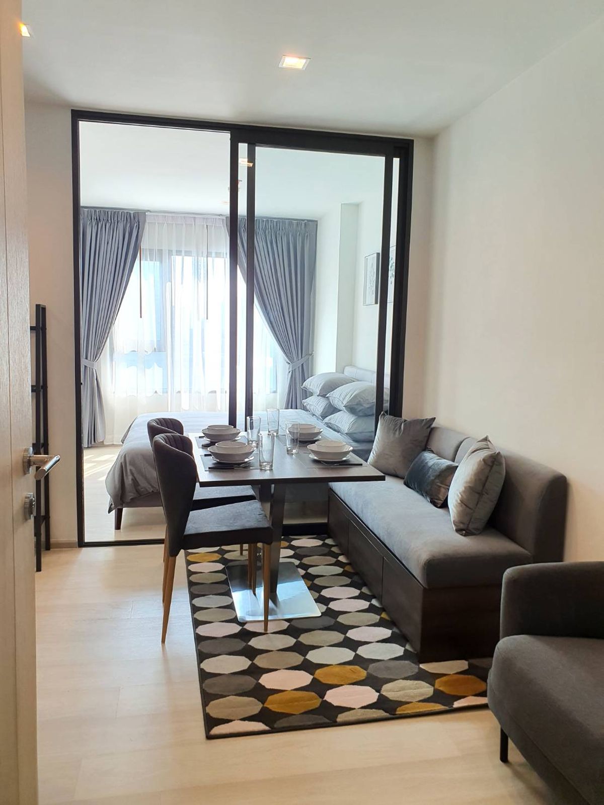 ให้เช่าคอนโดวิทยุ ชิดลม หลังสวน : ปล่อยเช่า life one wireless 1 bed size 35 sq.m. F/F