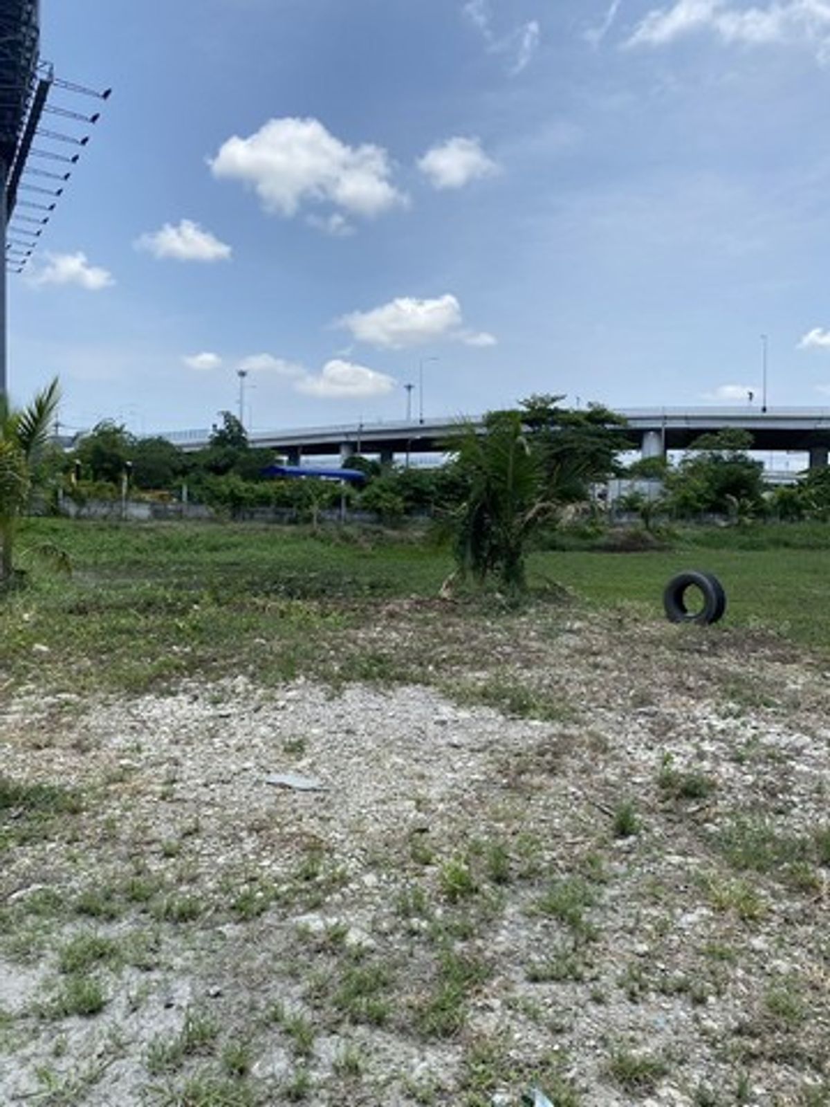 ขายที่ดินลาดกระบัง สุวรรณภูมิ : HR2432ขายที่ดิน 25 ไร่เศษ ย่านลาดกระบัง ใกล้สถานีขนส่งสินค้าร่มเกล้า เหมาะทำคลังสินค้า เดินทางสะดวก