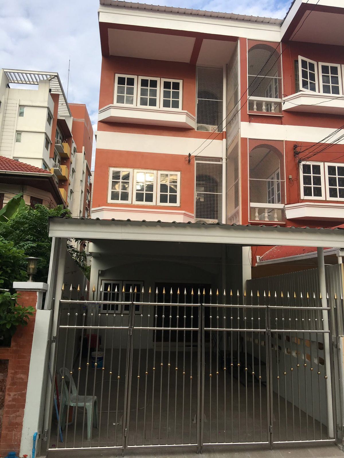 ให้เช่าทาวน์โฮมลาดพร้าว เซ็นทรัลลาดพร้าว : ให้เช่าทาวน์โฮม ลาดพร้าวตอนต้น ใกล้ MRT ลาดพร้าว 1.2 กม, Central ลาดพร้าว