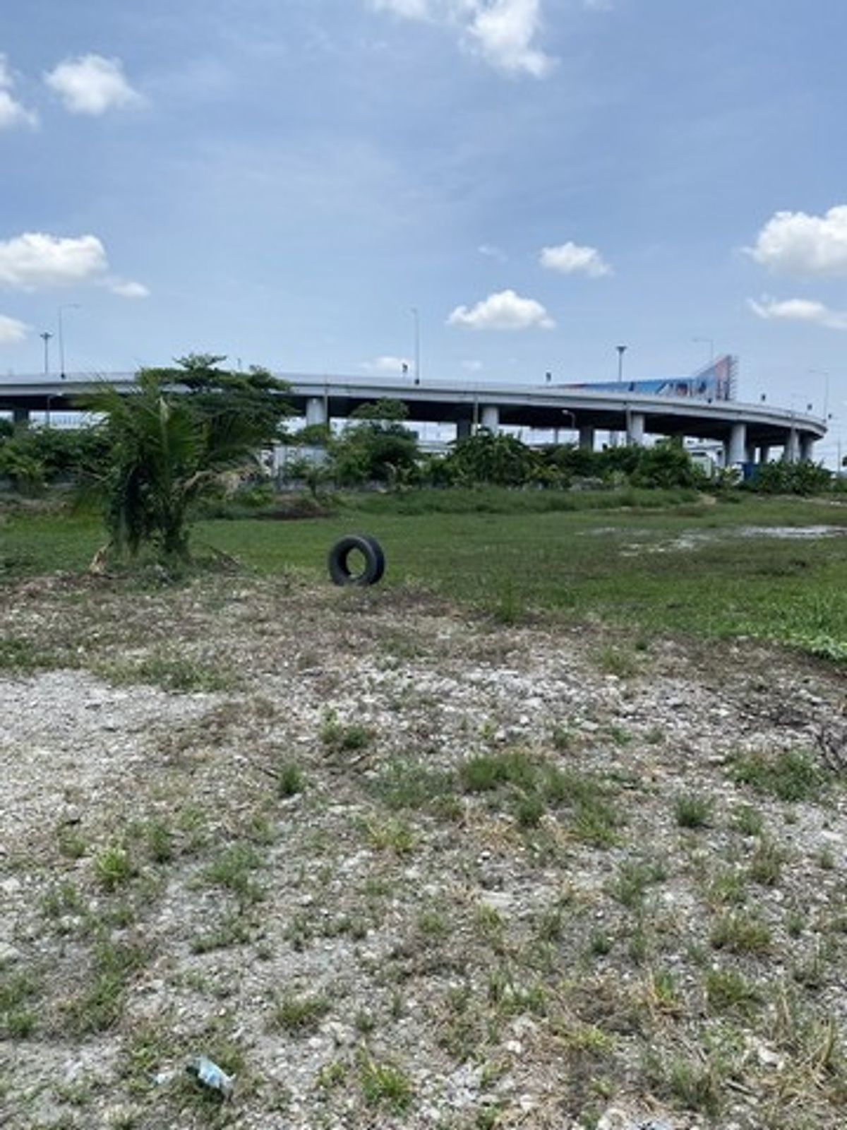 ขายที่ดินลาดกระบัง สุวรรณภูมิ : HR2432ขายที่ดิน 25 ไร่เศษ ย่านลาดกระบัง ใกล้สถานีขนส่งสินค้าร่มเกล้า เหมาะทำคลังสินค้า เดินทางสะดวก