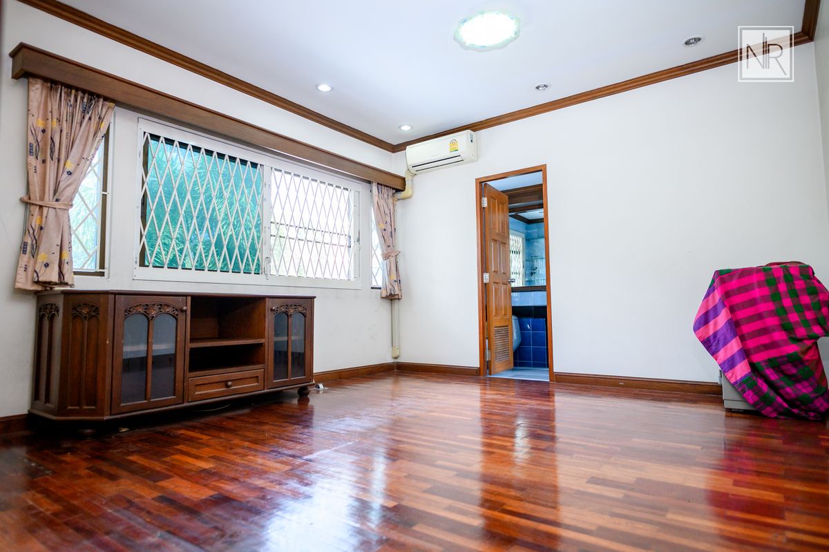 ขายที่ดินวิภาวดี ดอนเมือง หลักสี่ : ขายที่ดินสวย ใกล้ ม.หอการค้า 384 ตรว. พร้อมบ้านเดี่ยว 2 ชั้น