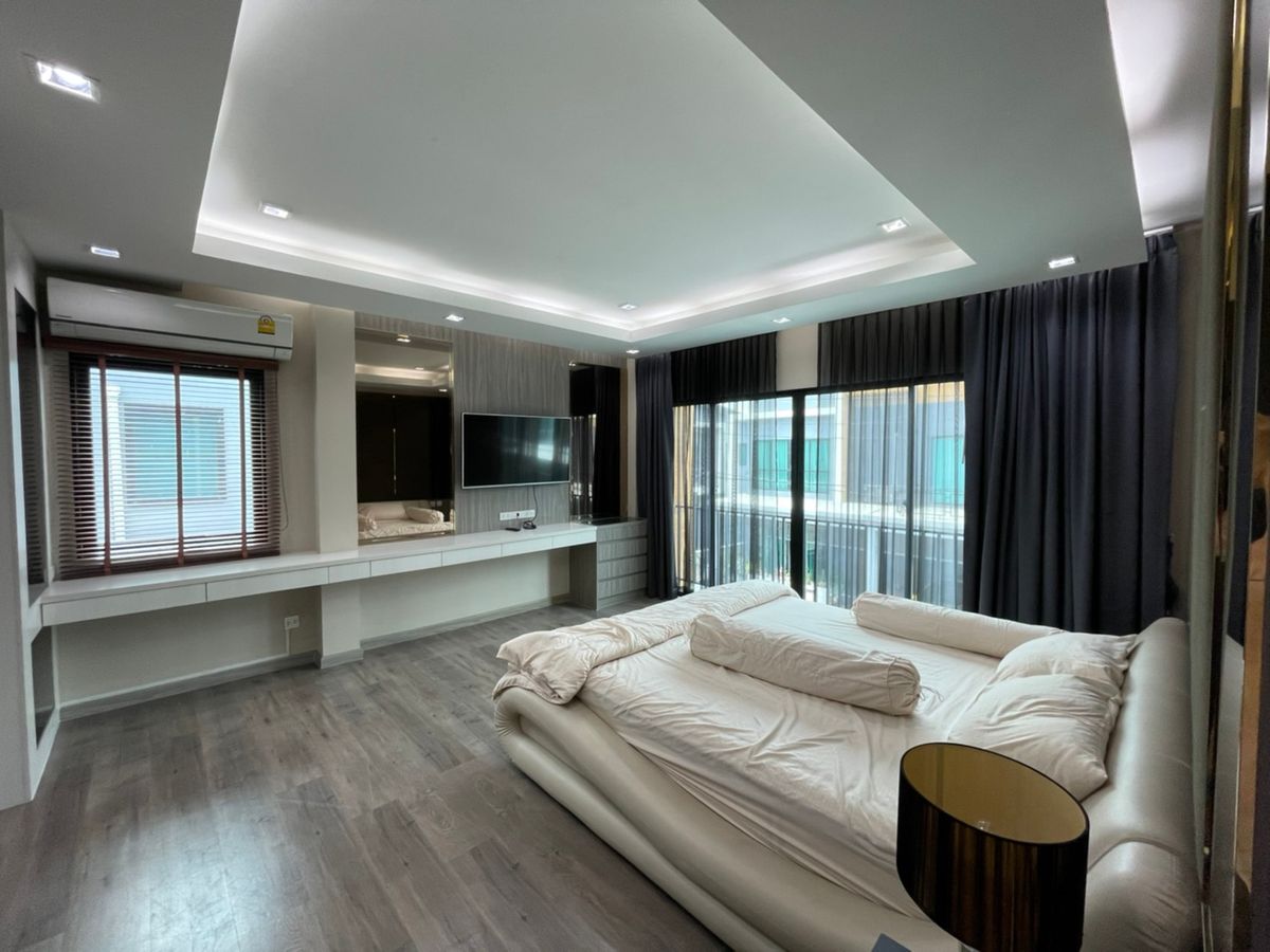 For RentHousePathum Thani,Rangsit, Thammasat : Detached house, beautiful, Foni, full, available for rent, just 2 minutes from the Rangsit Fuse, 4 bedrooms