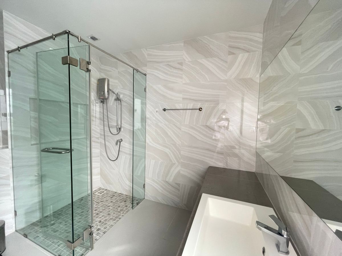 For RentHousePathum Thani,Rangsit, Thammasat : Detached house, beautiful, Foni, full, available for rent, just 2 minutes from the Rangsit Fuse, 4 bedrooms