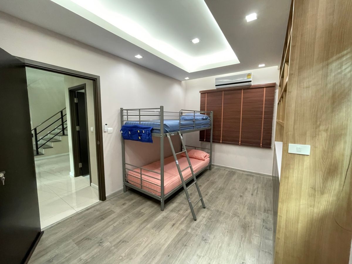 For RentHousePathum Thani,Rangsit, Thammasat : Detached house, beautiful, Foni, full, available for rent, just 2 minutes from the Rangsit Fuse, 4 bedrooms