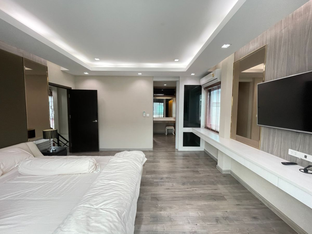 For RentHousePathum Thani,Rangsit, Thammasat : Detached house, beautiful, Foni, full, available for rent, just 2 minutes from the Rangsit Fuse, 4 bedrooms