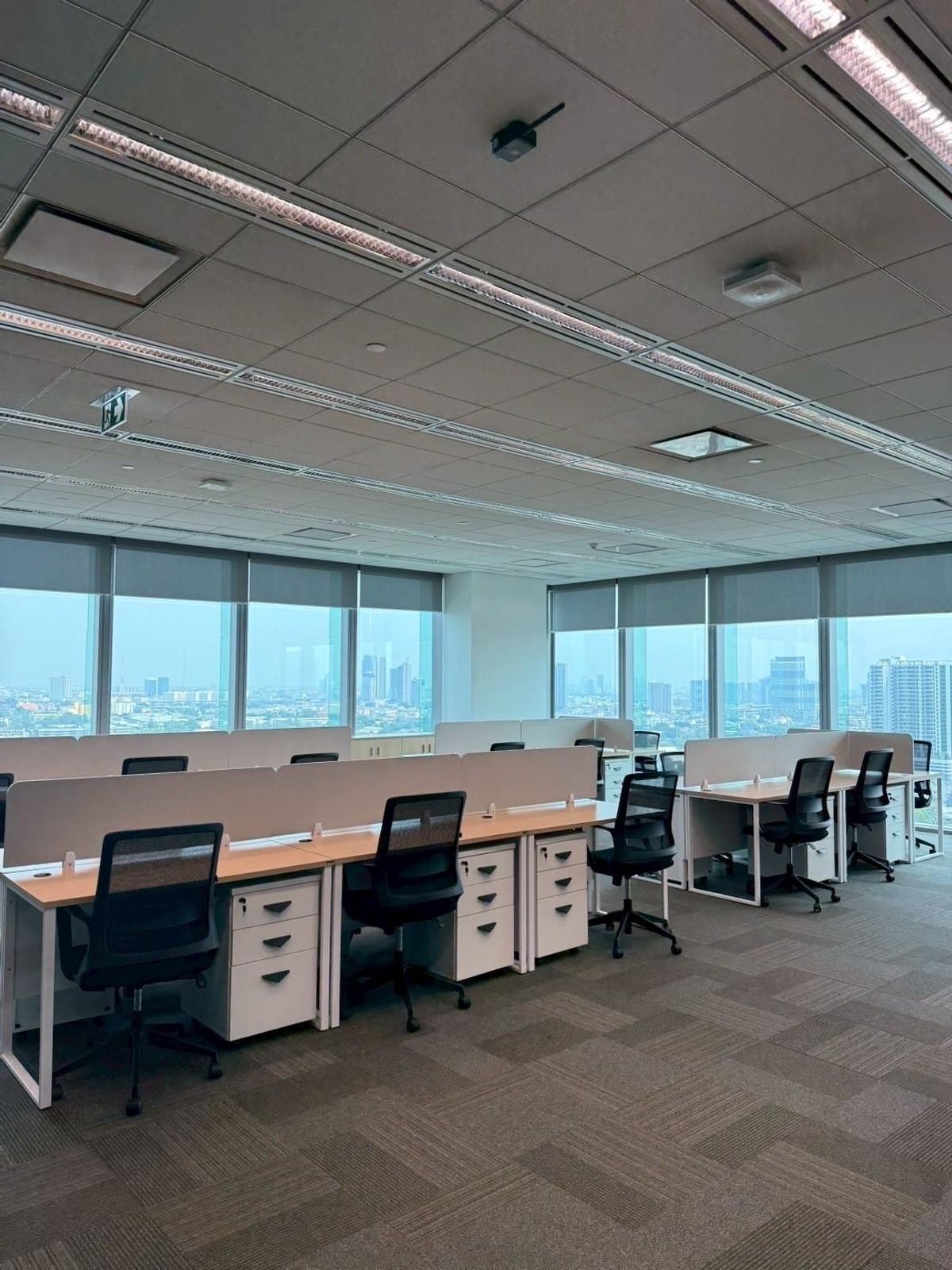 ให้เช่าสำนักงานอารีย์ อนุสาวรีย์ : ให้เช่า | ออฟฟิศพร้อมเฟอร์นิเจอร์ 690 ตร.ม. พิกัด: ถนนพระราม 6 - อารีย์ , กรุงเทพ , FOR RENT | Fully Furnished Office 690 SQM Location: Rama 6 Road – Ari, Bangkok , 出租 | 精装修办公室 面积：690 平方米 位置：曼谷 拉玛六路 - 阿里 , 賃貸 | 家具付きオフィス