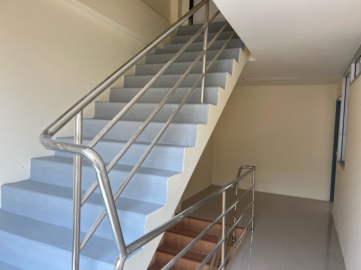 For RentHome OfficePhutthamonthon, Salaya : Rent a commercial building. There are 2 rooms opposite Soi Sala Thammasop 22, Line 2, price 25,000 and 20,000.