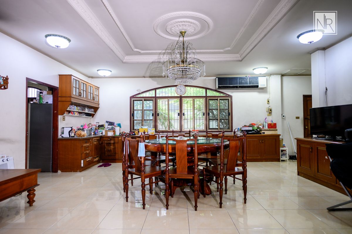 ขายที่ดินวิภาวดี ดอนเมือง หลักสี่ : ขายที่ดินสวย ใกล้ ม.หอการค้า 384 ตรว. พร้อมบ้านเดี่ยว 2 ชั้น