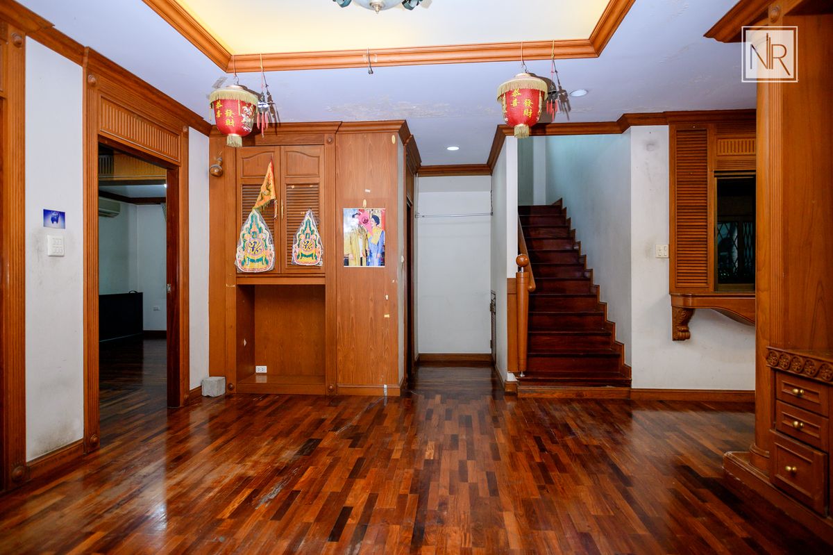 ขายที่ดินวิภาวดี ดอนเมือง หลักสี่ : ขายที่ดินสวย ใกล้ ม.หอการค้า 384 ตรว. พร้อมบ้านเดี่ยว 2 ชั้น