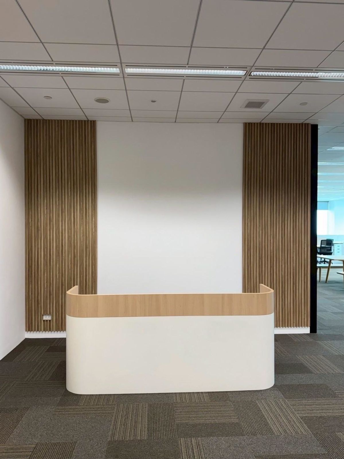 ให้เช่าสำนักงานอารีย์ อนุสาวรีย์ : ให้เช่า | ออฟฟิศพร้อมเฟอร์นิเจอร์ 690 ตร.ม. พิกัด: ถนนพระราม 6 - อารีย์ , กรุงเทพ , FOR RENT | Fully Furnished Office 690 SQM Location: Rama 6 Road – Ari, Bangkok , 出租 | 精装修办公室 面积：690 平方米 位置：曼谷 拉玛六路 - 阿里 , 賃貸 | 家具付きオフィス