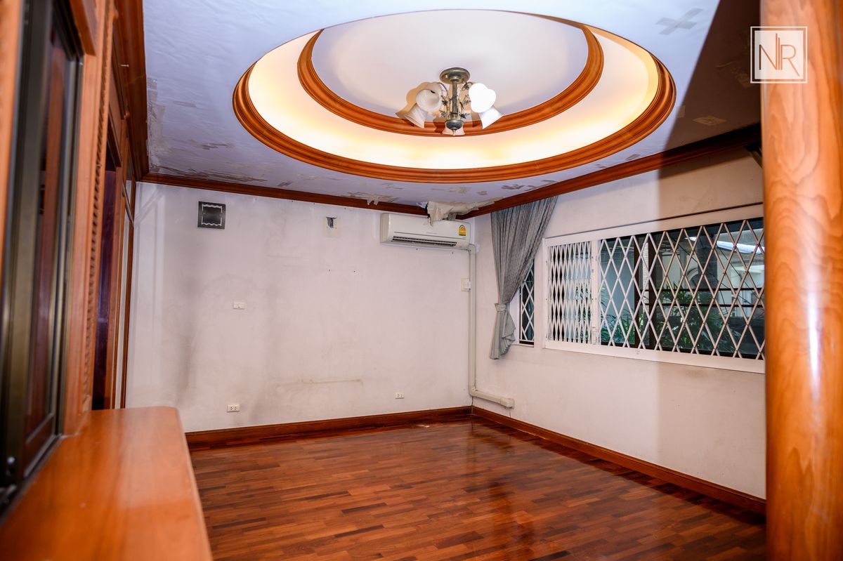 ขายที่ดินวิภาวดี ดอนเมือง หลักสี่ : ขายที่ดินสวย ใกล้ ม.หอการค้า 384 ตรว. พร้อมบ้านเดี่ยว 2 ชั้น