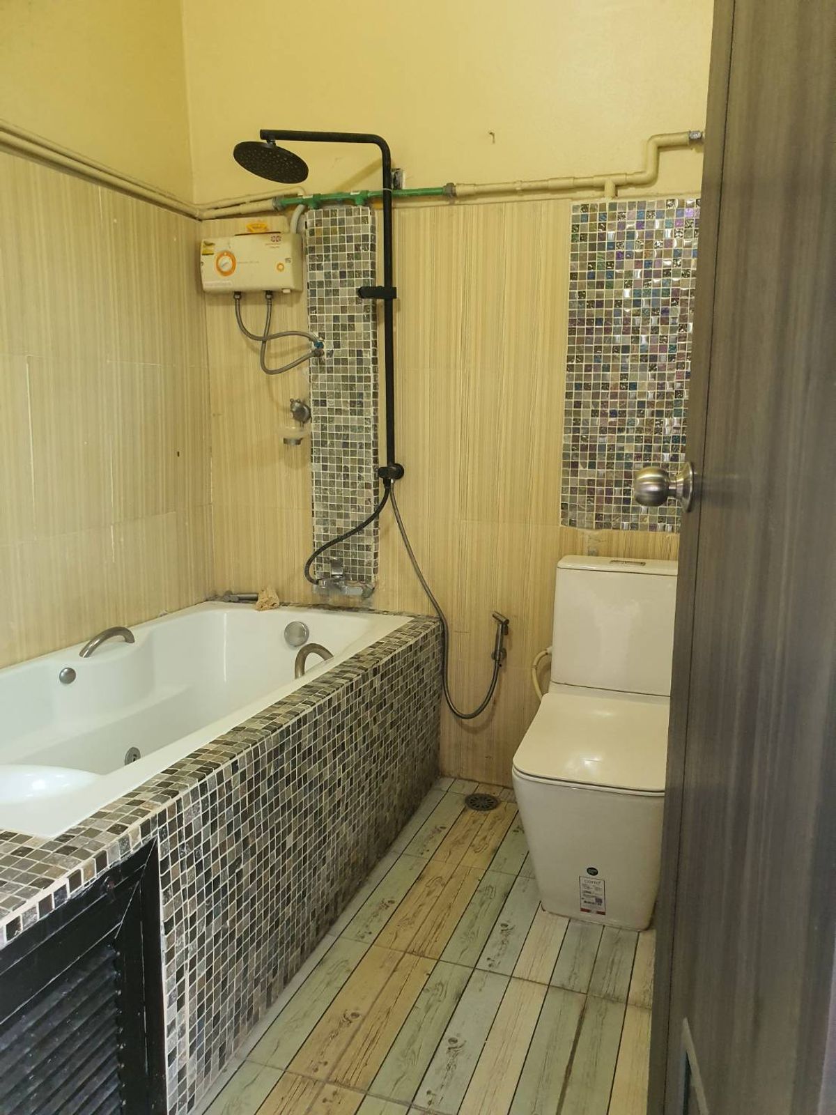 ขายอาคารพาณิชย์นนทบุรี บางใหญ่ บางบัวทอง : อาคารพาณิชย์ บางบัวทอง ห้องมุมปากซอย โรงพยาบาลบางบัวทอง