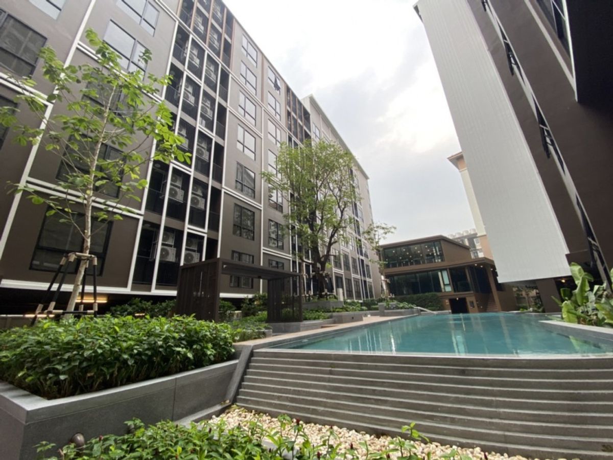 For SaleCondoSathorn, Narathiwat : Low Rise, the closest to 2 beds, 2 bathrooms, the best price.