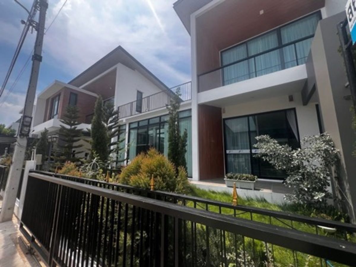 For RentHousePathum Thani,Rangsit, Thammasat : Rent a detached house, Di Ehronity Green Vood, Rangsit, Khlong 4, can raise animals. (Big new house)
