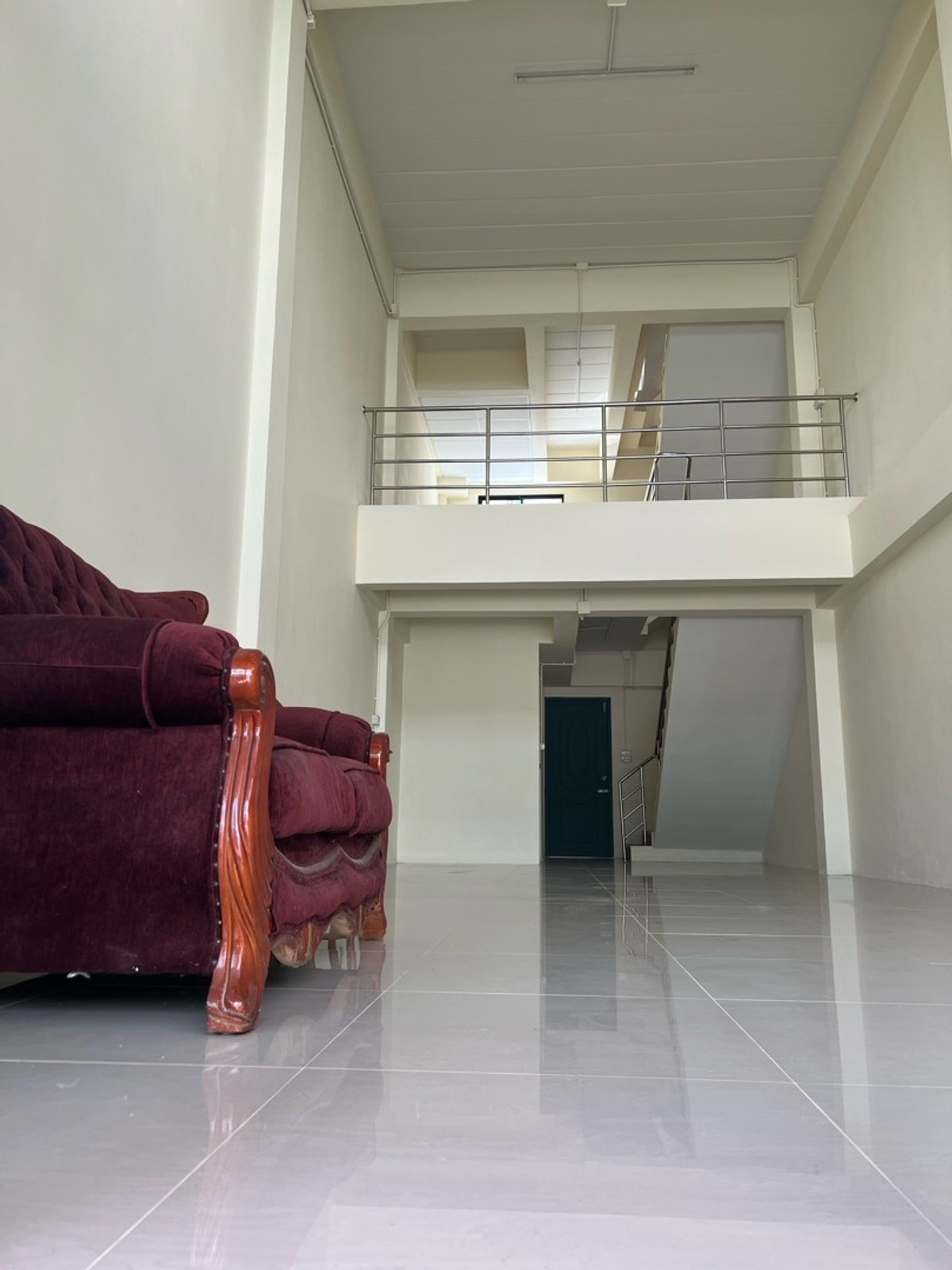 For RentHome OfficePhutthamonthon, Salaya : Rent a commercial building. There are 2 rooms opposite Soi Sala Thammasop 22, Line 2, price 25,000 and 20,000.