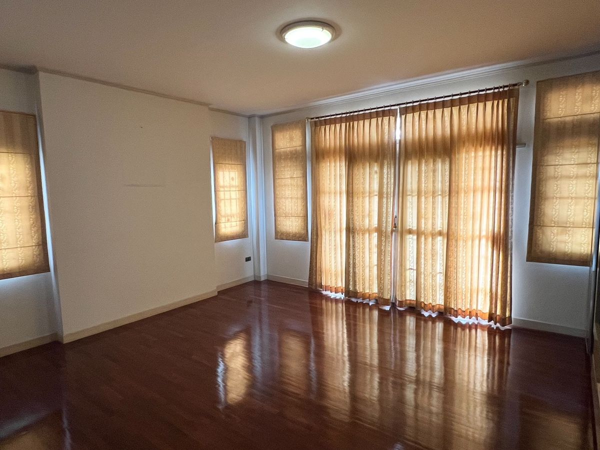 ขายบ้านมีนบุรี-ร่มเกล้า : พาร์คเวย์ ชาเล่ต์ รามคำแหง / 3 ห้องนอน (ขาย), Parkway Chalet Ramkhamhaeng / 3 Bedrooms (FOR SALE) AA374