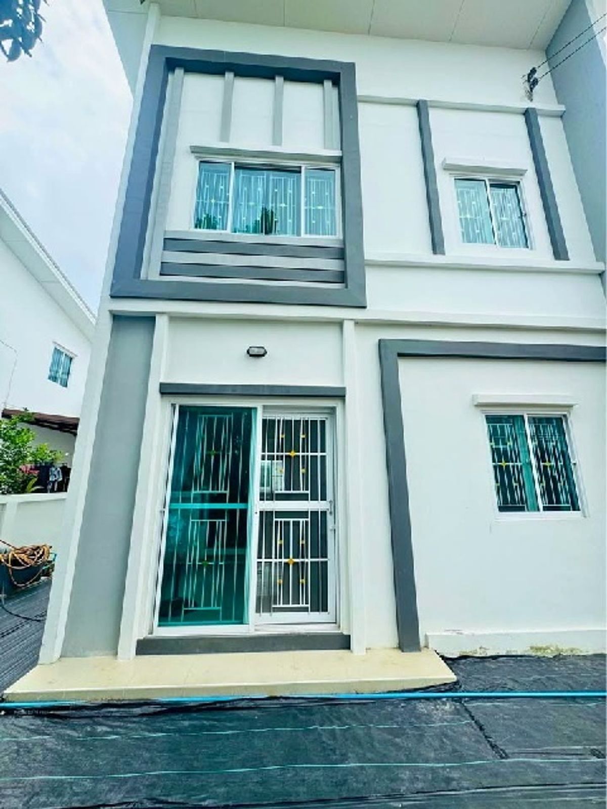 For RentHouseRattanathibet, Sanambinna : Sarasas Witaed School, Bang Bua Thong 4.1 km, 4 bedrooms, 2 floors, 50 sq.w. 200 sq.m., clean, convenient, safe, 2 water