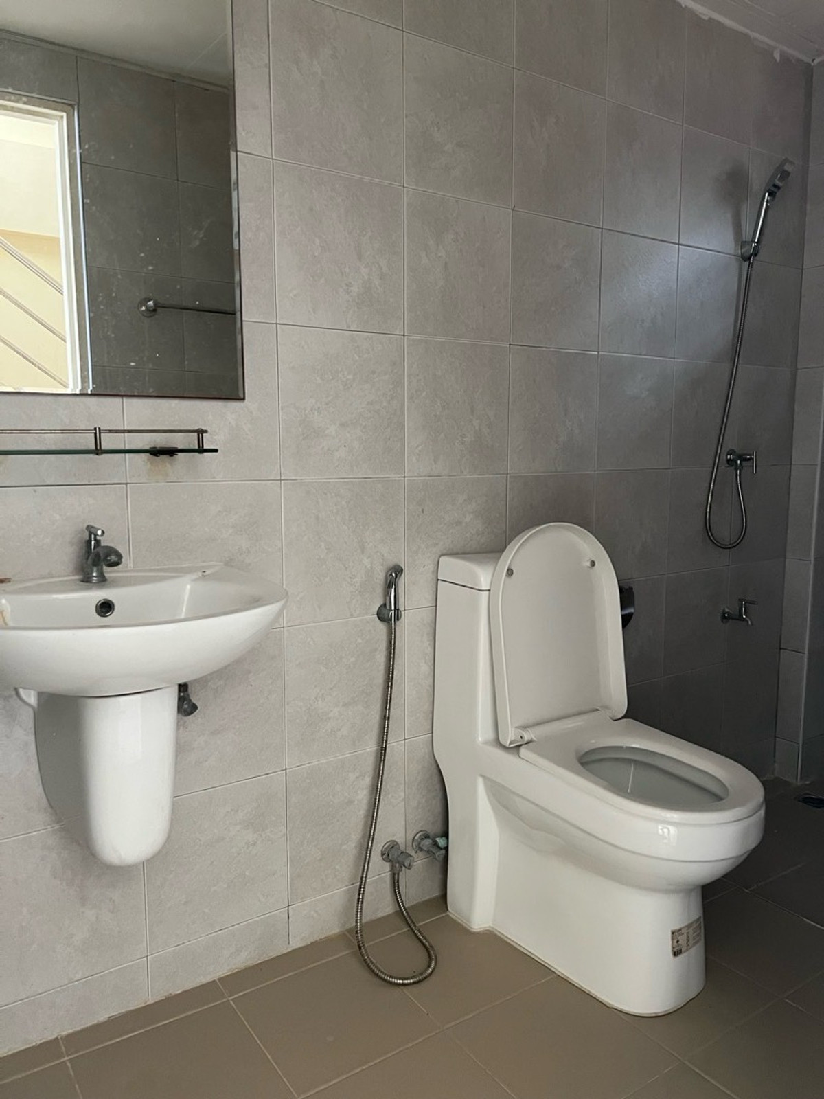 For RentHome OfficePhutthamonthon, Salaya : Rent a commercial building. There are 2 rooms opposite Soi Sala Thammasop 22, Line 2, price 25,000 and 20,000.