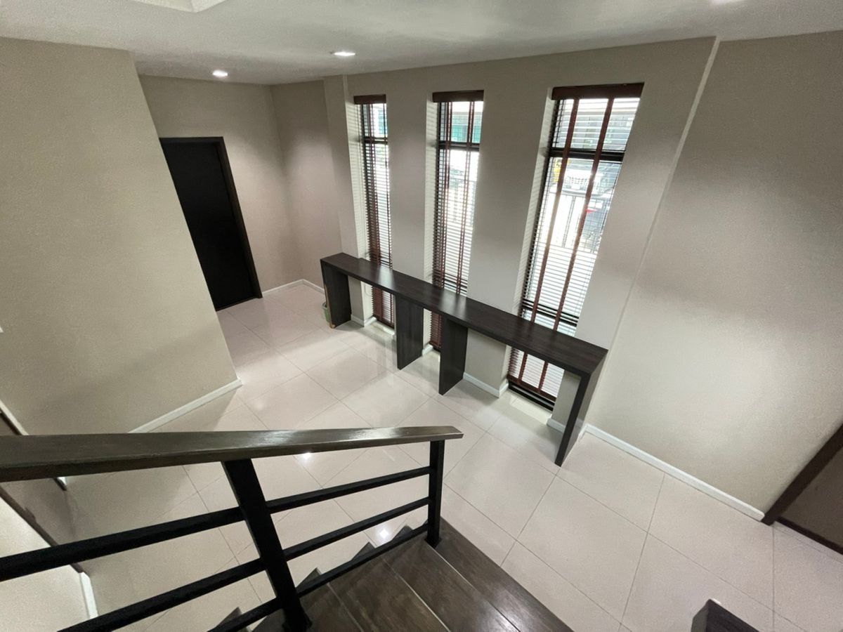 For RentHousePathum Thani,Rangsit, Thammasat : Detached house, beautiful, Foni, full, available for rent, just 2 minutes from the Rangsit Fuse, 4 bedrooms