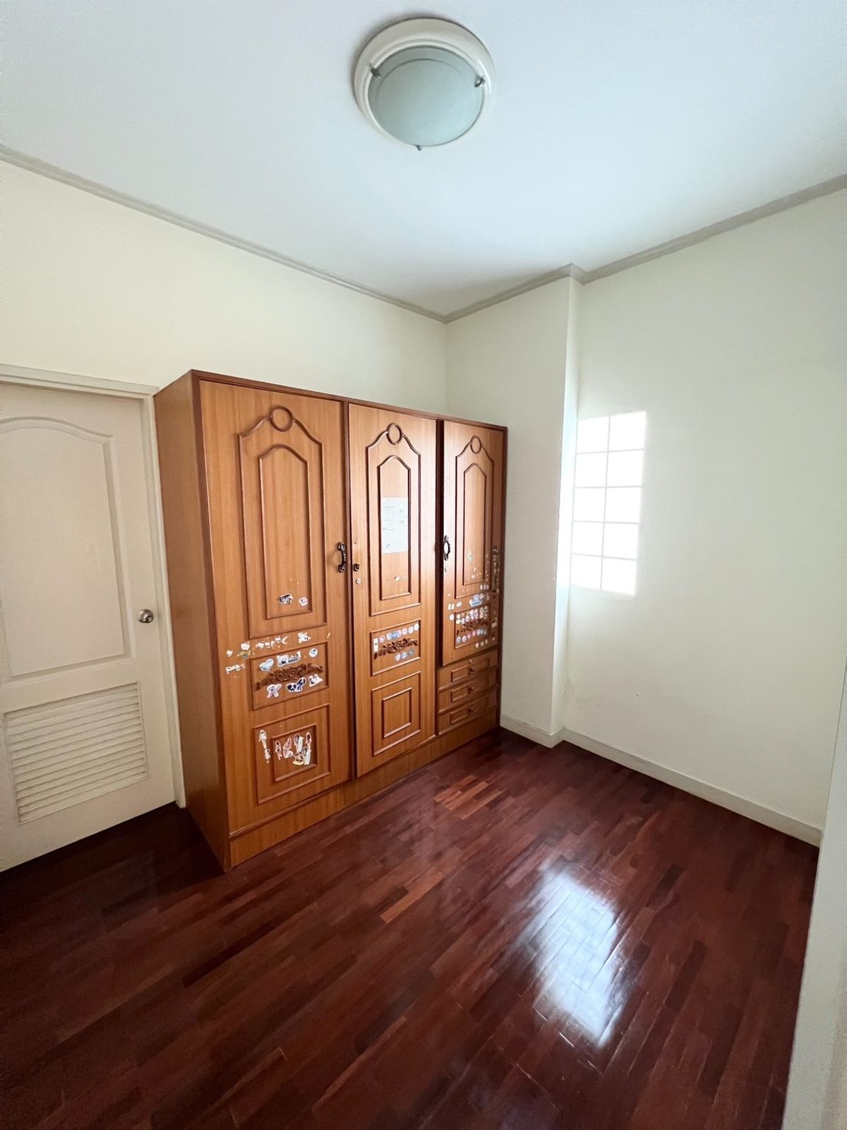 ขายบ้านมีนบุรี-ร่มเกล้า : พาร์คเวย์ ชาเล่ต์ รามคำแหง / 3 ห้องนอน (ขาย), Parkway Chalet Ramkhamhaeng / 3 Bedrooms (FOR SALE) AA374