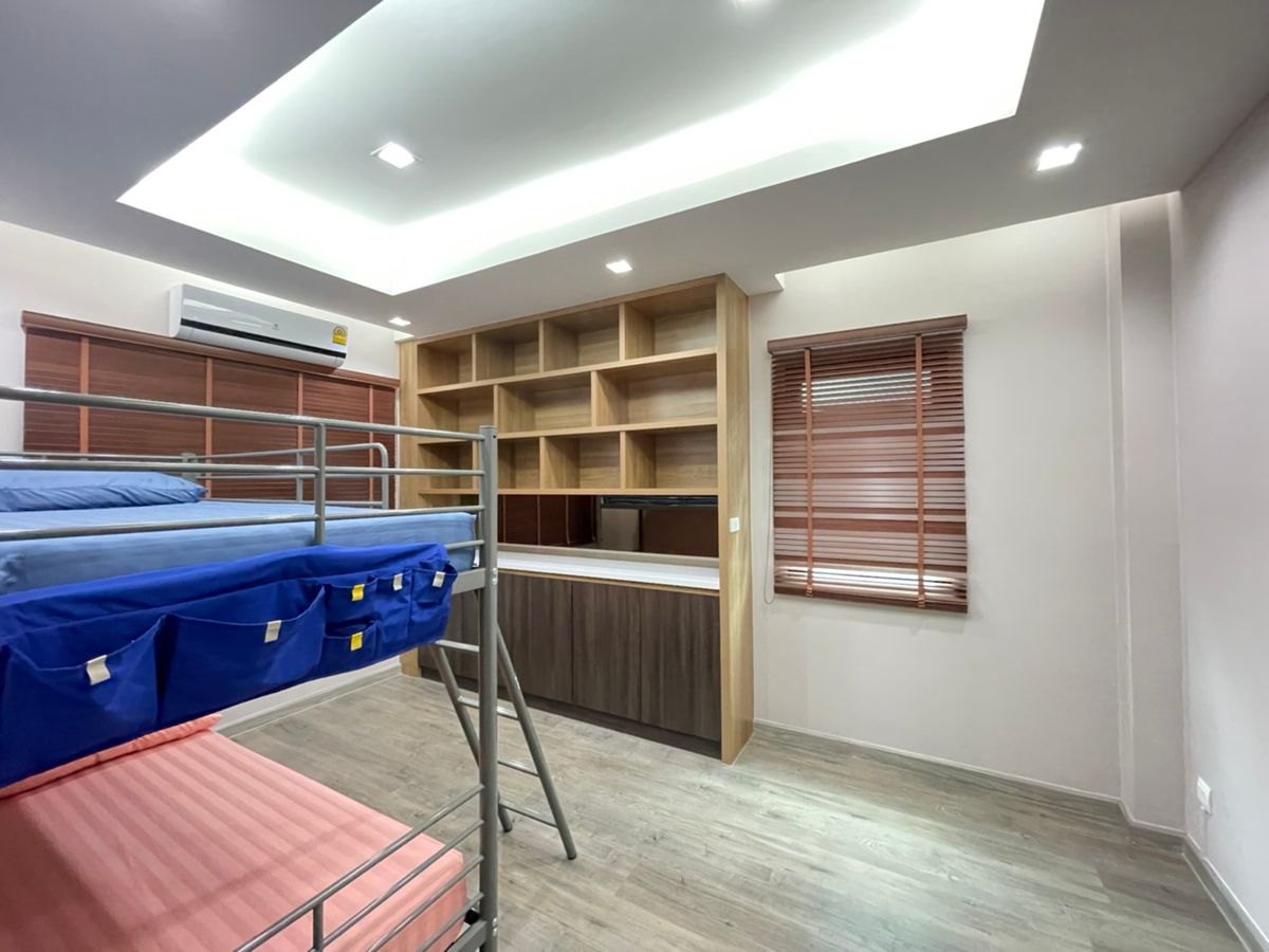 For RentHousePathum Thani,Rangsit, Thammasat : Detached house, beautiful, Foni, full, available for rent, just 2 minutes from the Rangsit Fuse, 4 bedrooms