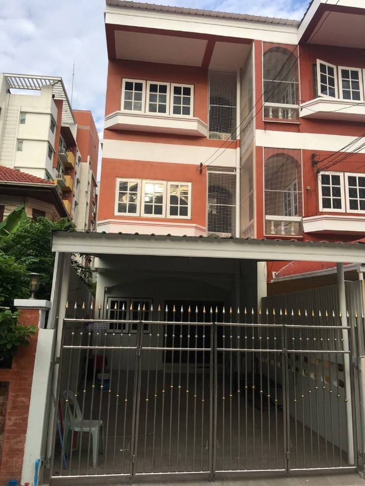 ให้เช่าทาวน์โฮมลาดพร้าว เซ็นทรัลลาดพร้าว : ให้เช่าทาวน์โฮม3ชั้น ถนนลาดพร้าว29 แอร์เฟอร์นิเจอร์ครบ มี3ห้องนอน3ห้องน้ำ ราคาเช่าเดือนละ30,000บาท