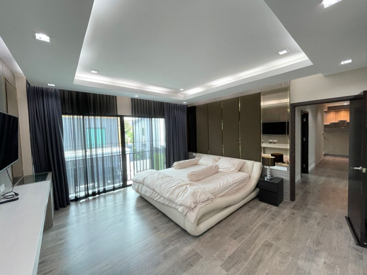 For RentHousePathum Thani,Rangsit, Thammasat : Detached house, beautiful, Foni, full, available for rent, just 2 minutes from the Rangsit Fuse, 4 bedrooms