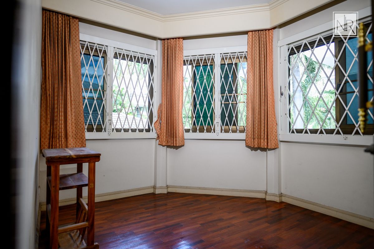 ขายที่ดินวิภาวดี ดอนเมือง หลักสี่ : ขายที่ดินสวย ใกล้ ม.หอการค้า 384 ตรว. พร้อมบ้านเดี่ยว 2 ชั้น