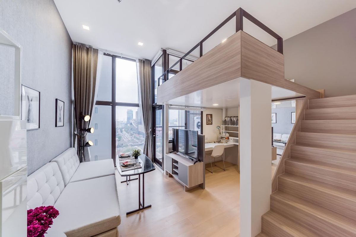 ให้เช่าคอนโดพระราม 9 เพชรบุรีตัดใหม่ RCA : (for rent) Chewathai Residence Asoke ห้อง Loft เพดานสูง ใกล้ MRT พระราม 9