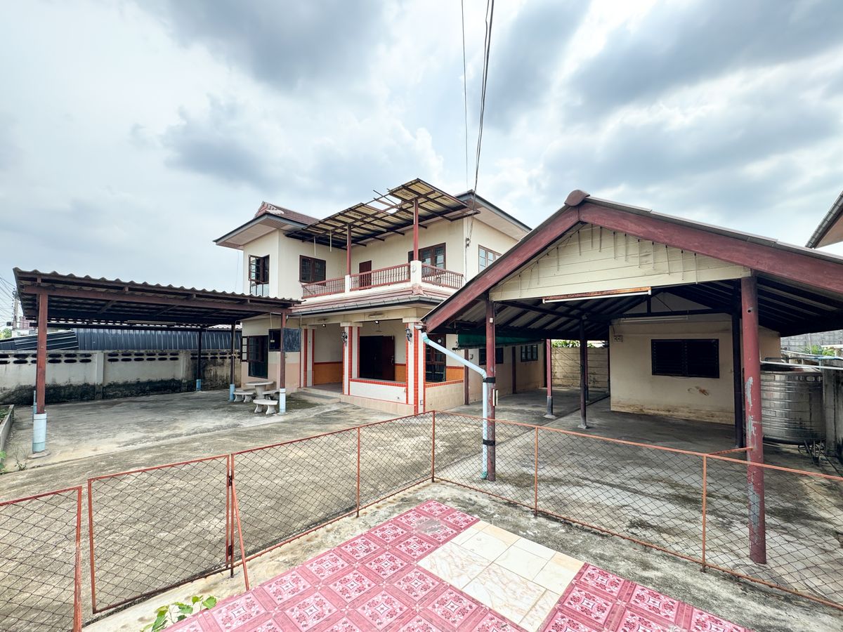 ขายบ้านปทุมธานี รังสิต ธรรมศาสตร์ : 📍 ขอปล่อยต่อ บ้านเดี่ยวสองชั้น ตามสภาพ ซ.รังสิต-นครนายก39 ปทุมธานี เพียง 2.99 ล้าน โครงสร้างแข็งแรง บ้านไม่ทรุด พื้นที่กว้างขวาง บรรยากาศปลอดโปร่ง 