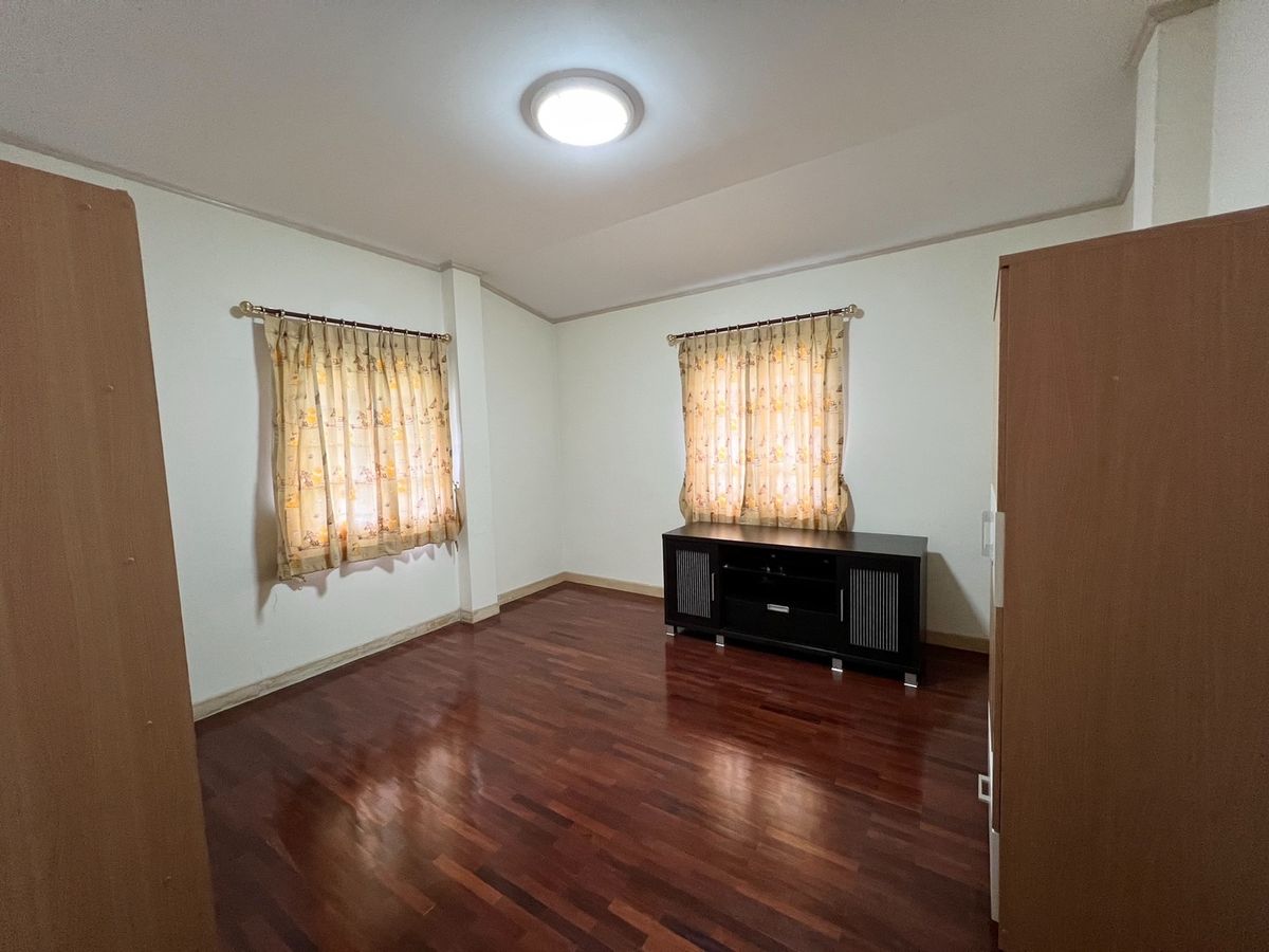 ขายบ้านมีนบุรี-ร่มเกล้า : พาร์คเวย์ ชาเล่ต์ รามคำแหง / 3 ห้องนอน (ขาย), Parkway Chalet Ramkhamhaeng / 3 Bedrooms (FOR SALE) AA374