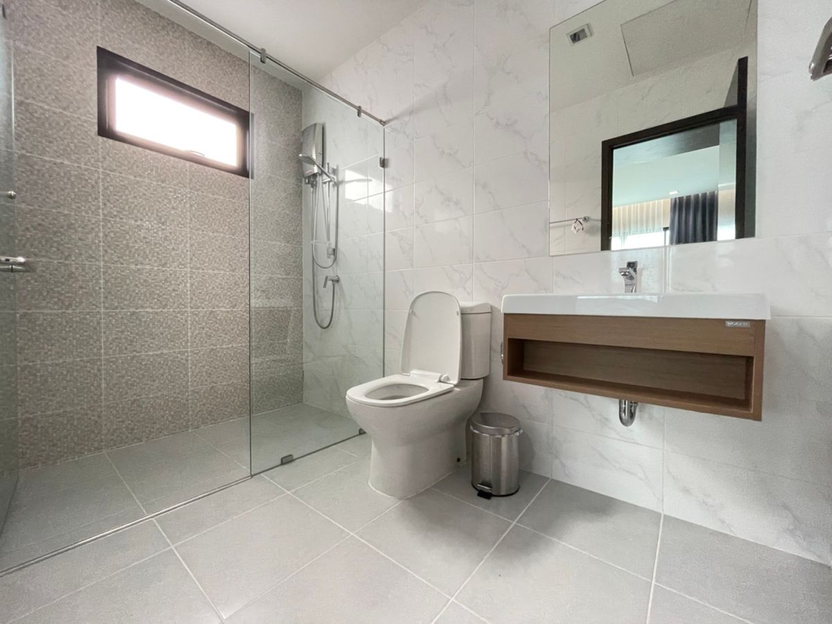 For RentHousePathum Thani,Rangsit, Thammasat : Detached house, beautiful, Foni, full, available for rent, just 2 minutes from the Rangsit Fuse, 4 bedrooms