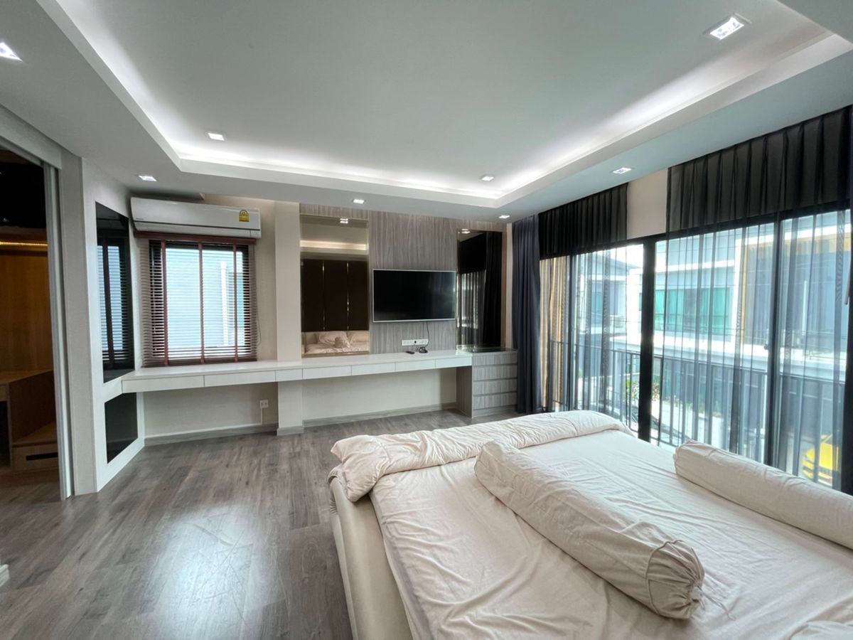 For RentHousePathum Thani,Rangsit, Thammasat : Detached house, beautiful, Foni, full, available for rent, just 2 minutes from the Rangsit Fuse, 4 bedrooms