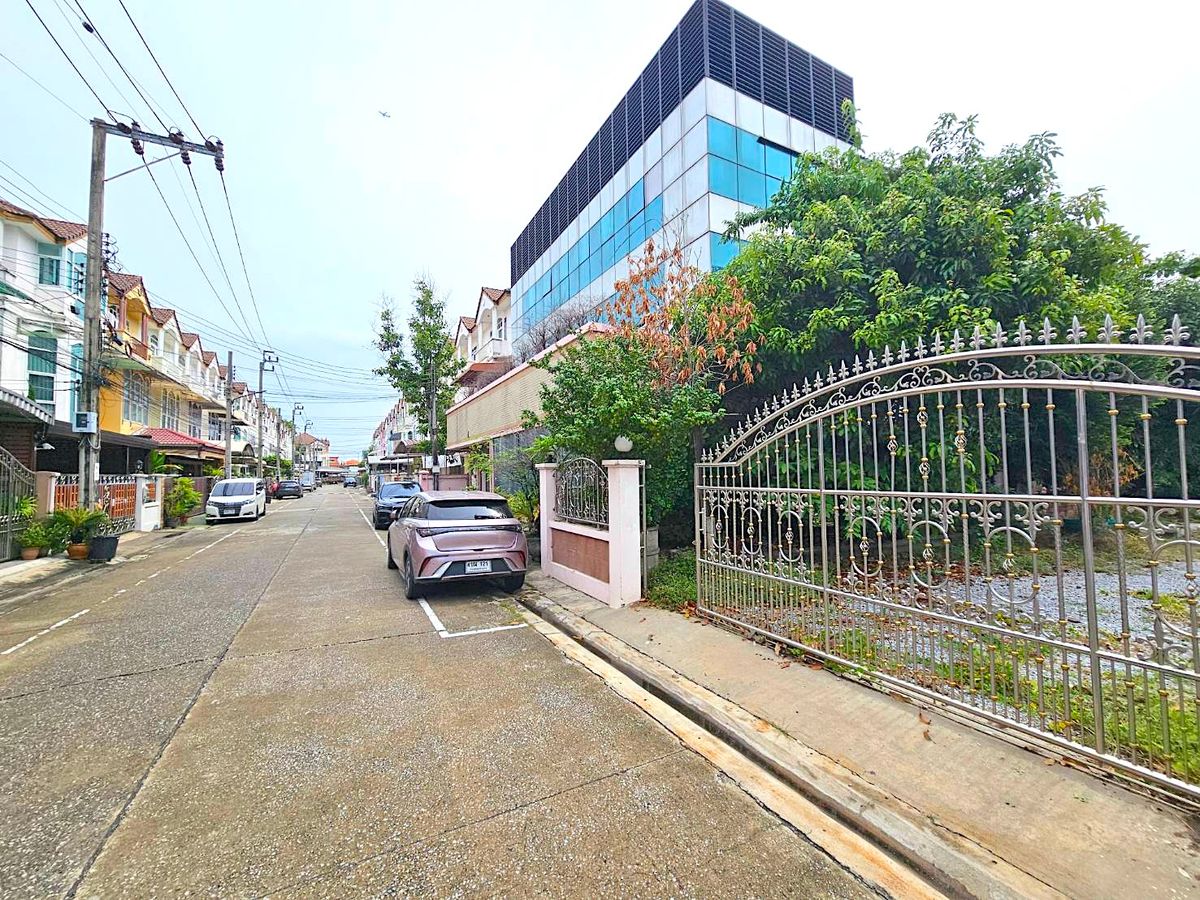 สำนักงานบางซื่อ วงศ์สว่าง เตาปูน : ขายอาคารสำนักงาน 4 ชั้น 1,000 ตร.เมตร พร้อมที่ดิน 221 ตร.วา ซอยกรุงเทพ-นนทบุรี 6 ใกล้ถนนใหญ่ ใกล้ MRT แยกติวานนท์ 