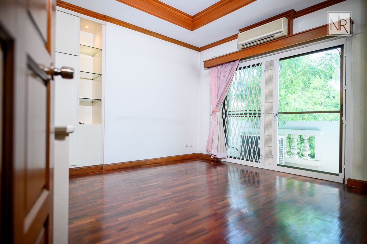 ขายที่ดินวิภาวดี ดอนเมือง หลักสี่ : ขายที่ดินสวย ใกล้ ม.หอการค้า 384 ตรว. พร้อมบ้านเดี่ยว 2 ชั้น