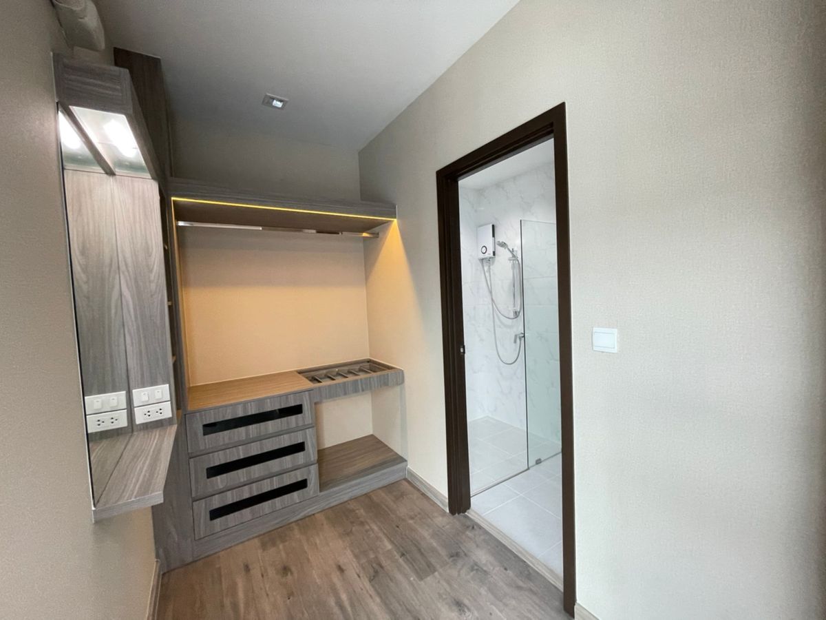 For RentHousePathum Thani,Rangsit, Thammasat : Detached house, beautiful, Foni, full, available for rent, just 2 minutes from the Rangsit Fuse, 4 bedrooms